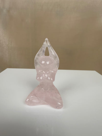 STATUE DE MÉDITATION EN QUARTZ ROSE